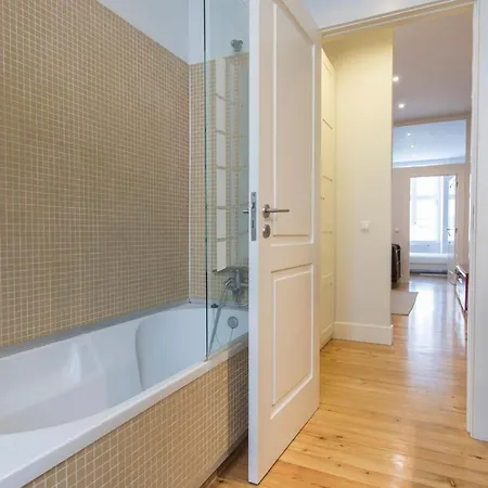 Elegant 2Bdr Flat In Historic Baixa By Lovelystay Lissabon