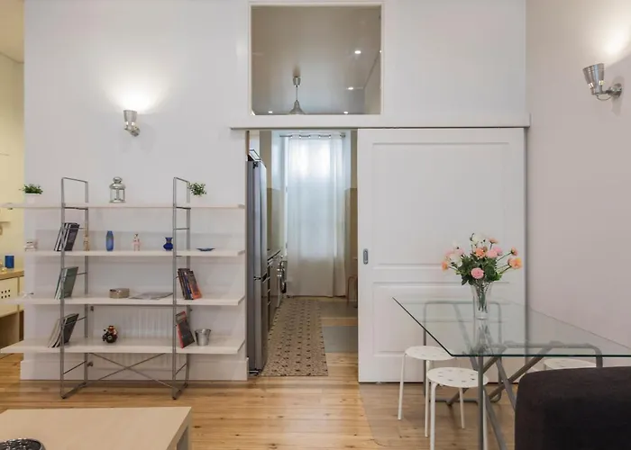 아파트 Downtown Cosy Wonder By Lovelystay