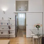 Lägenhet Downtown Cosy Wonder By Lovelystay